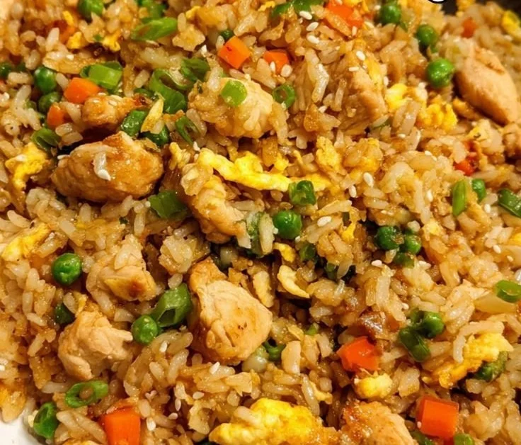 Easy Chicken Fried Rice (Restaurant-Style)