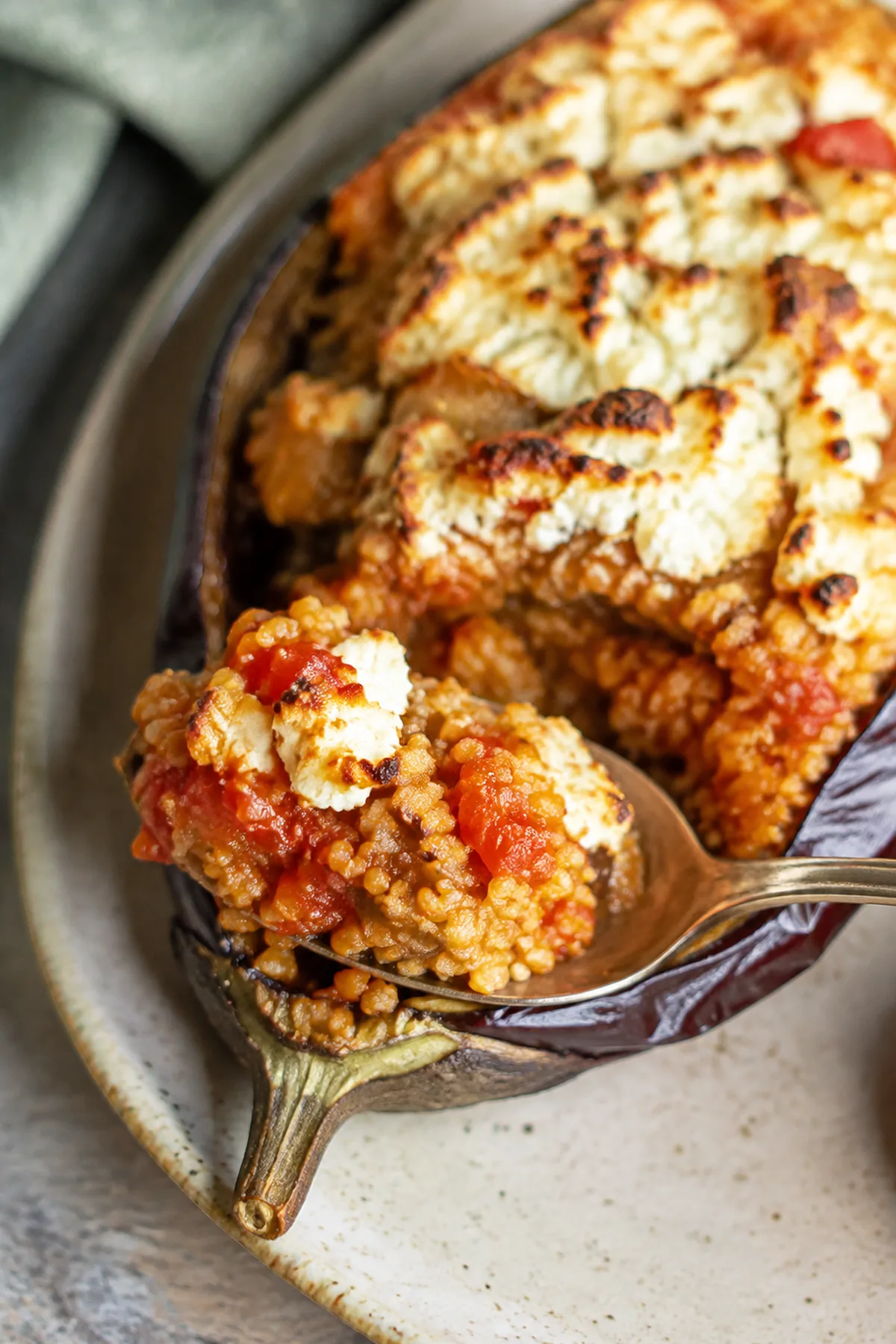 Aubergines farcies au boulgour, tomates et feta prêt à servir