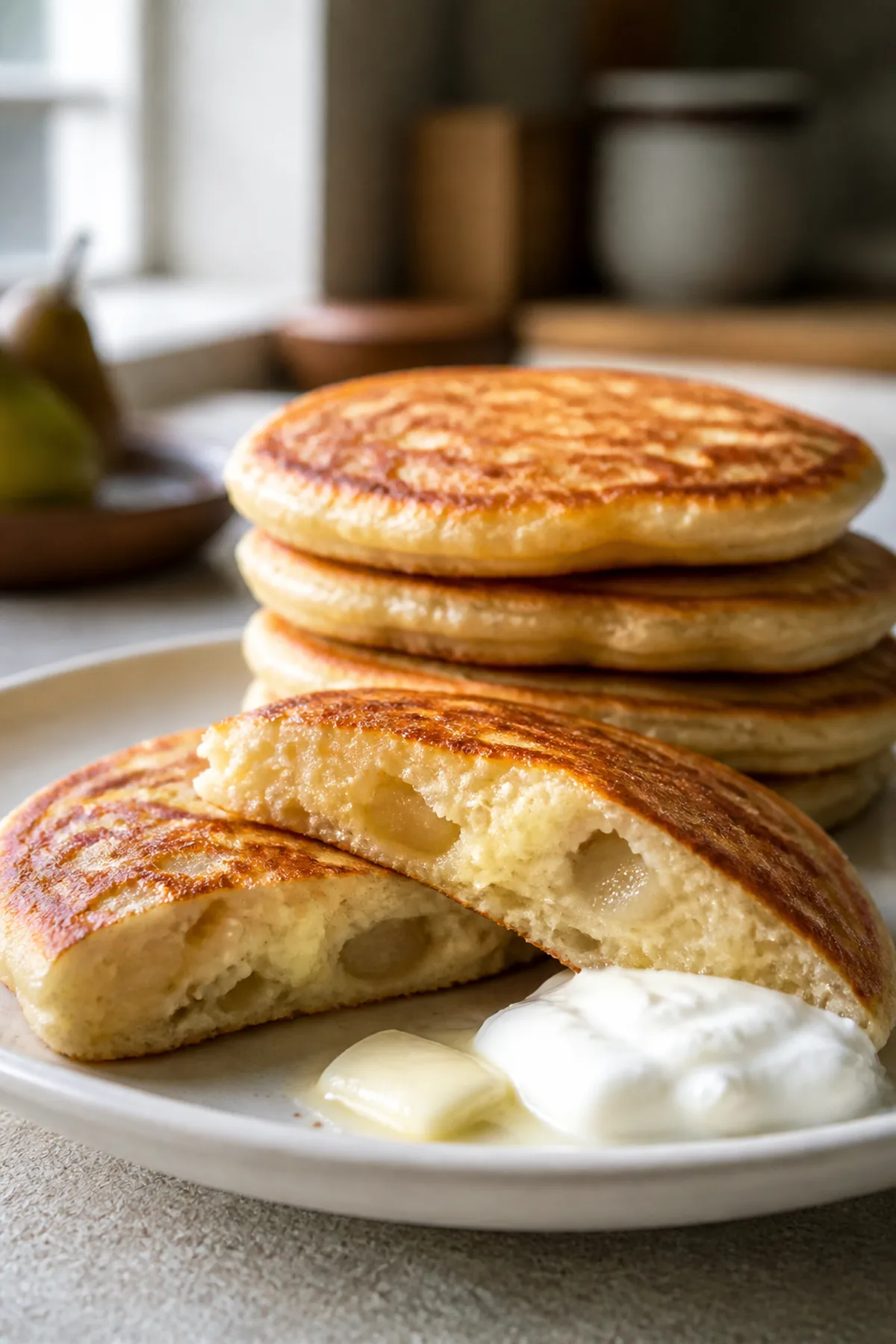 Pancakes moelleux à la poire et au yaourt prêt à servir