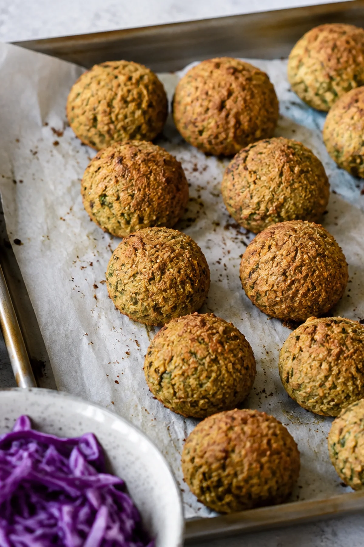 Étape de préparation de Pitas de falafels croustillants, crudités et sauce tahini