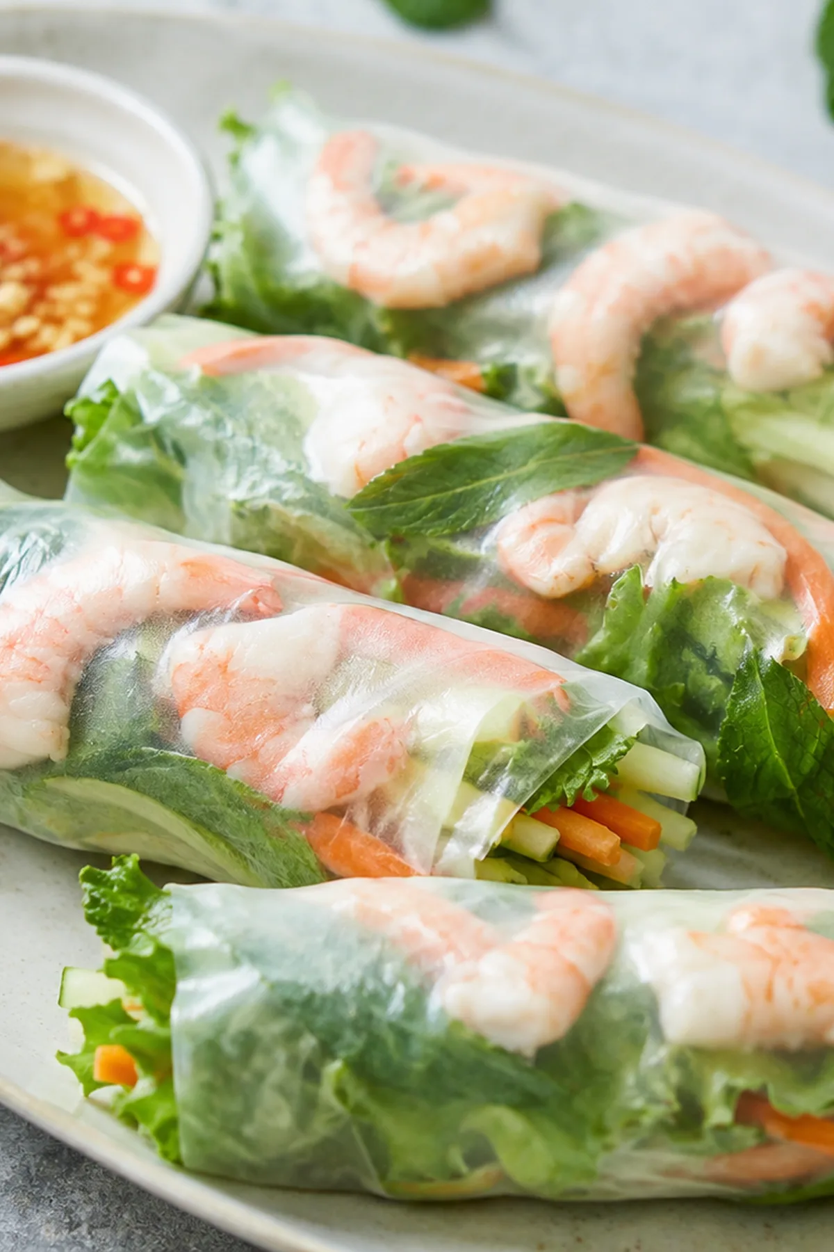 Étape de préparation de Rouleaux de printemps aux crevettes et légumes croquants