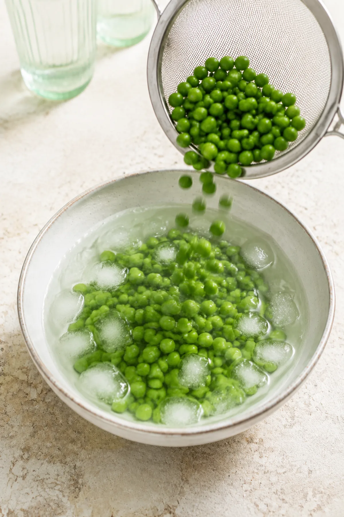 Préparation de Velouté froid de petits pois, concombre et menthe